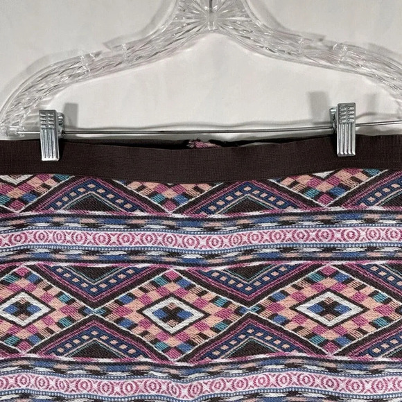 American Eagle Skirt Women's 8 Grey Pink Aztec Pattern Zip Elastic Waist - Picture 2 of 8